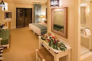 Crowne Plaza Sahara Sands