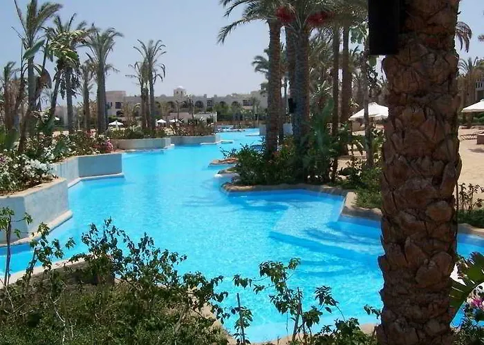 Crowne Plaza Sahara Sands Szálloda